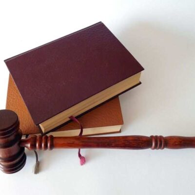 Adwokat – prawnik specjalizujący się w obronie